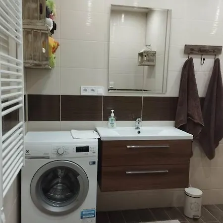 Moderny Priestranny Apartment